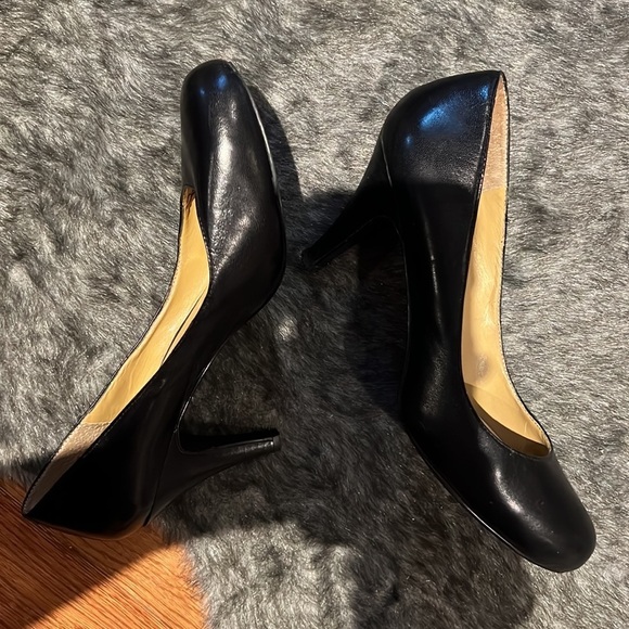 Nine black leather round toe pumps Sz 7.5 - Picture 8 of 10